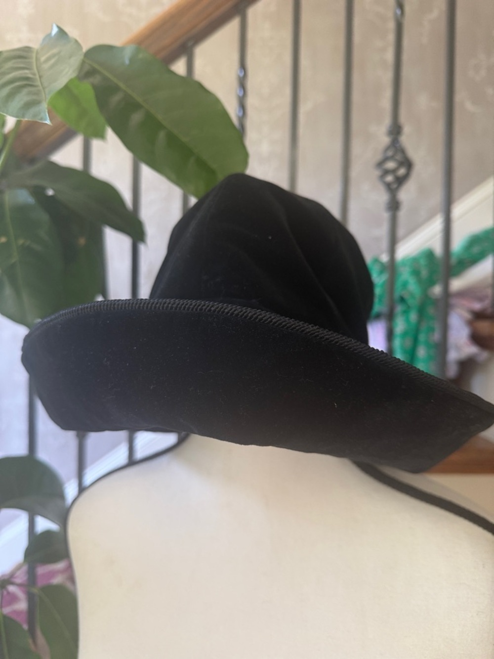PATRICIA UNDERWOOD New York ladies felt black hat, excellent condition